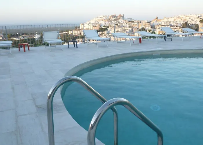 Monte Sarago アパートホテル オストゥーニ