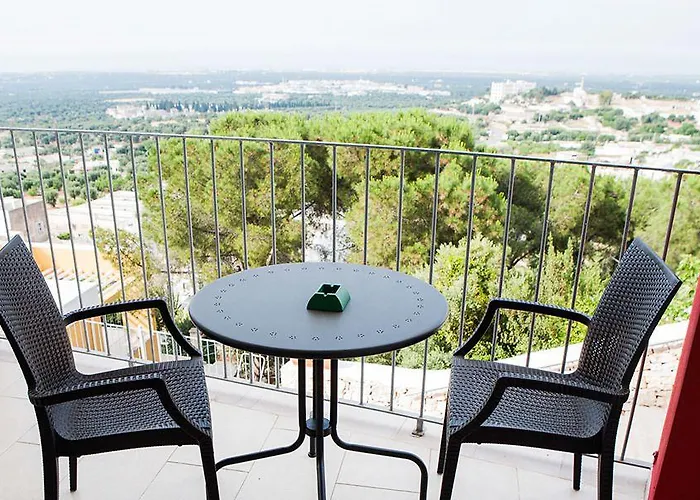 アパートホテル Monte Sarago オストゥーニ